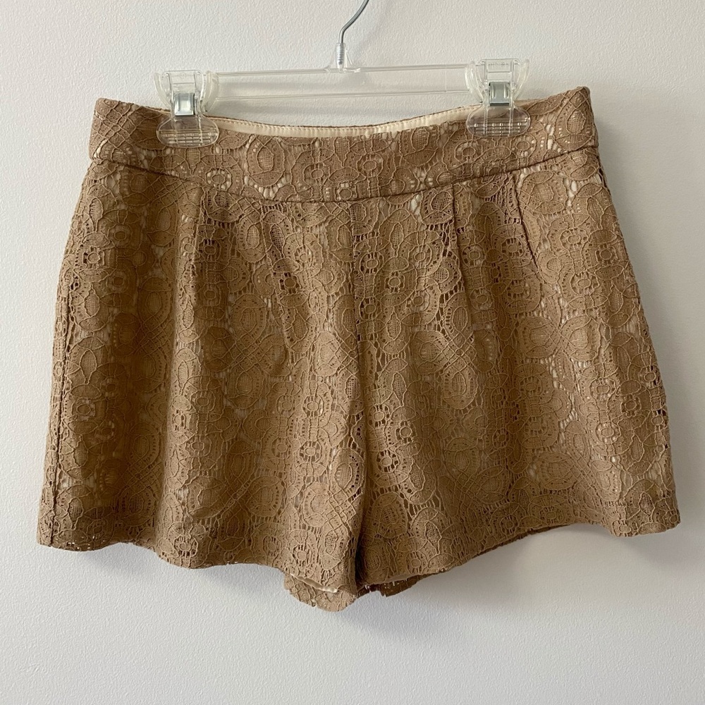 NWOT CLASSIC LACE TAN SHORTS